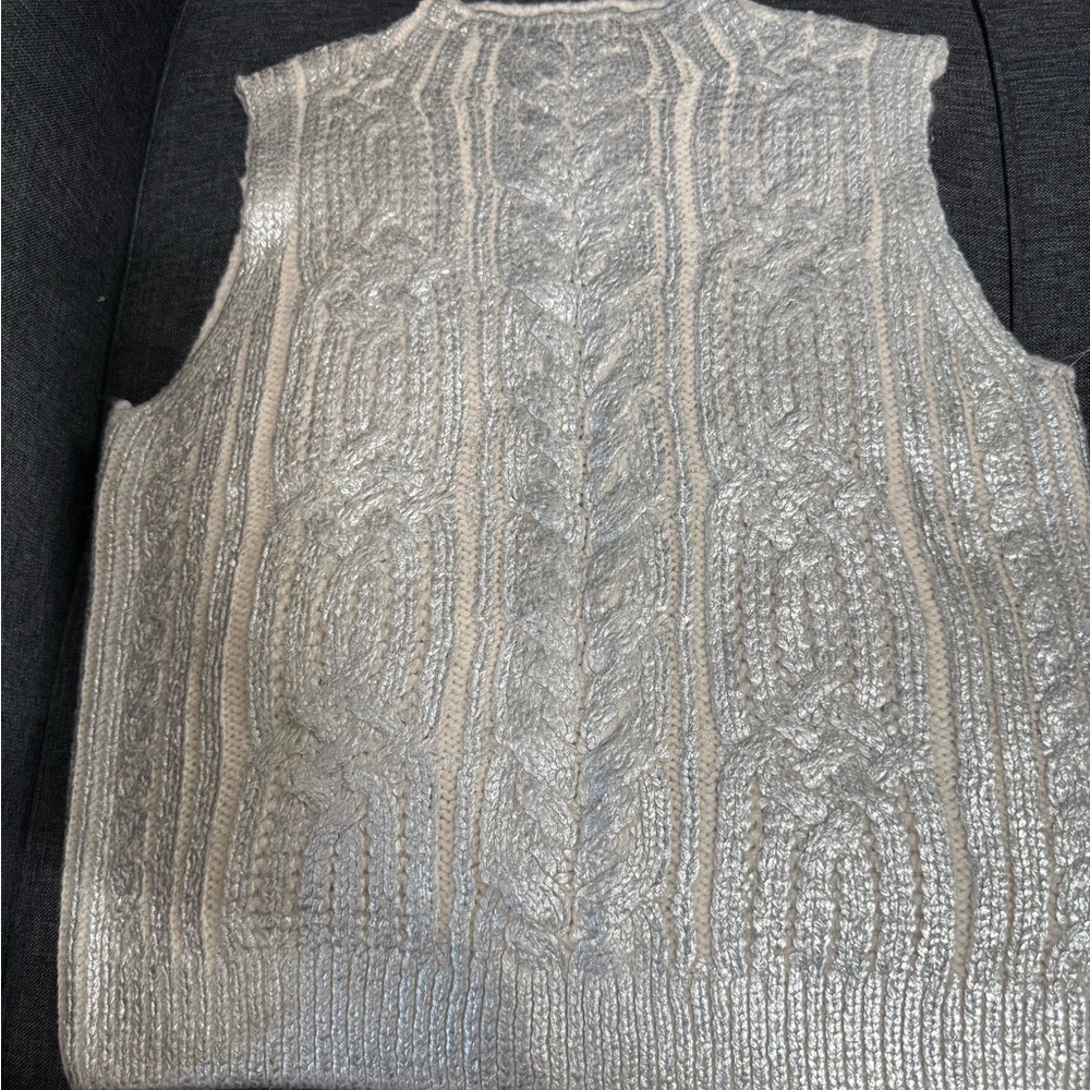 Silver and white Cable Knit Sleeveless Sweater